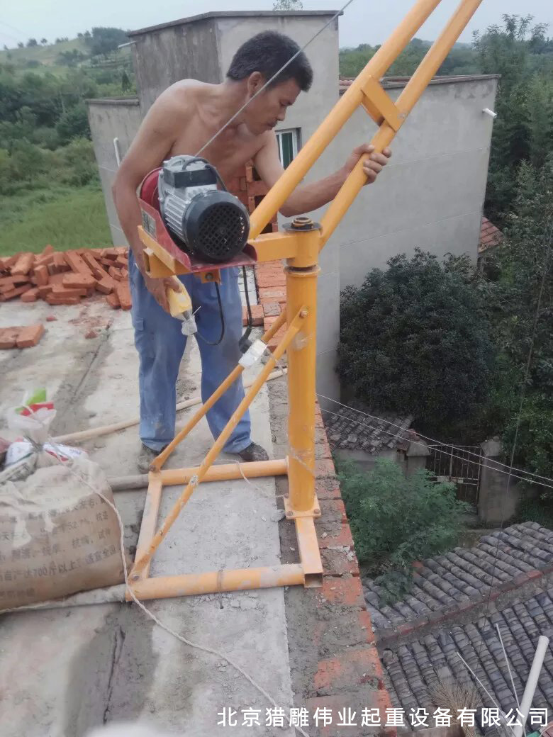 獵雕小型吊運(yùn)機(jī)使用圖