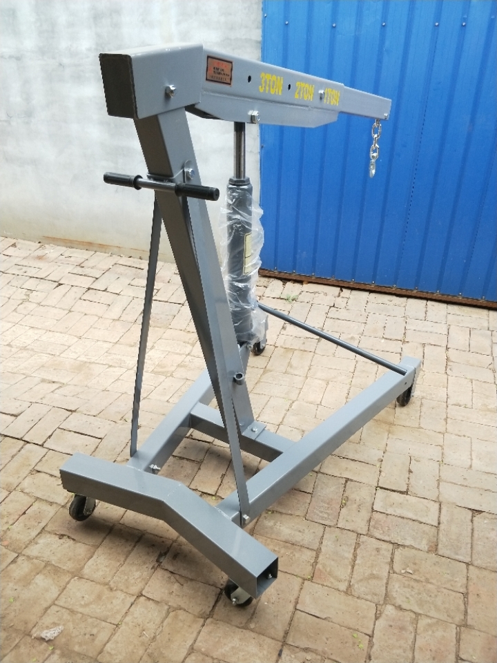 汽車發(fā)動(dòng)機(jī)吊機(jī)