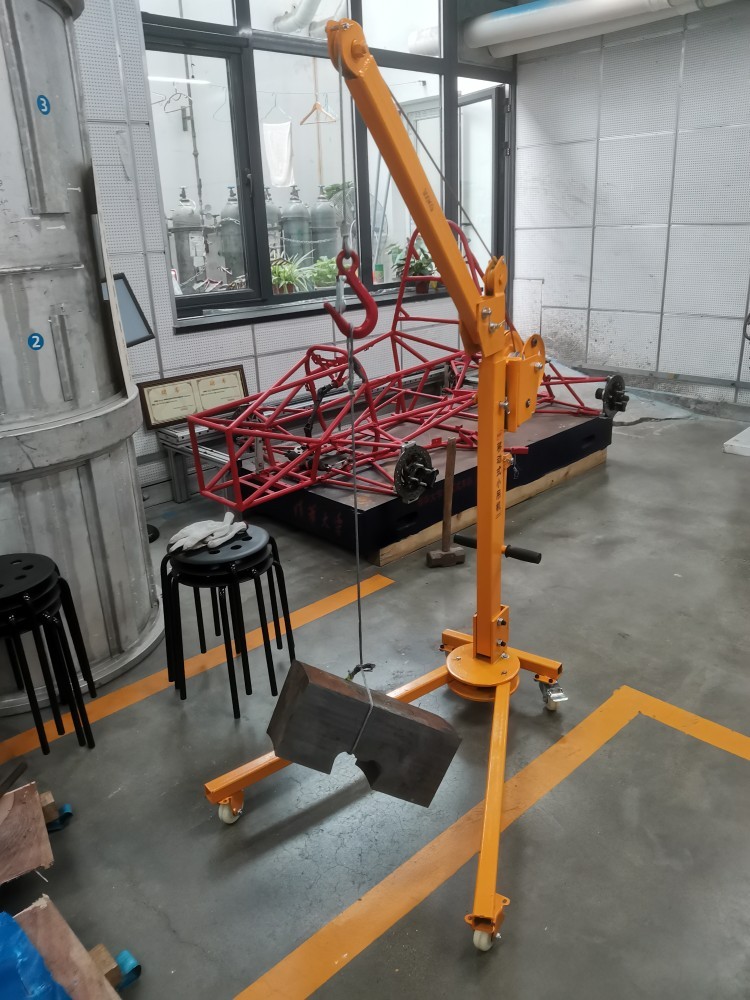 手搖絞盤(pán)移動(dòng)小吊機(jī)